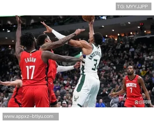 杰伦布朗带领球队逆转胜利19投9中砍下29分助攻4次第三节独得17分